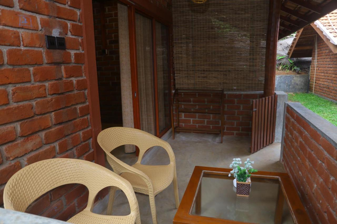Click Hiriketiya Hotel Dikwella Exterior foto