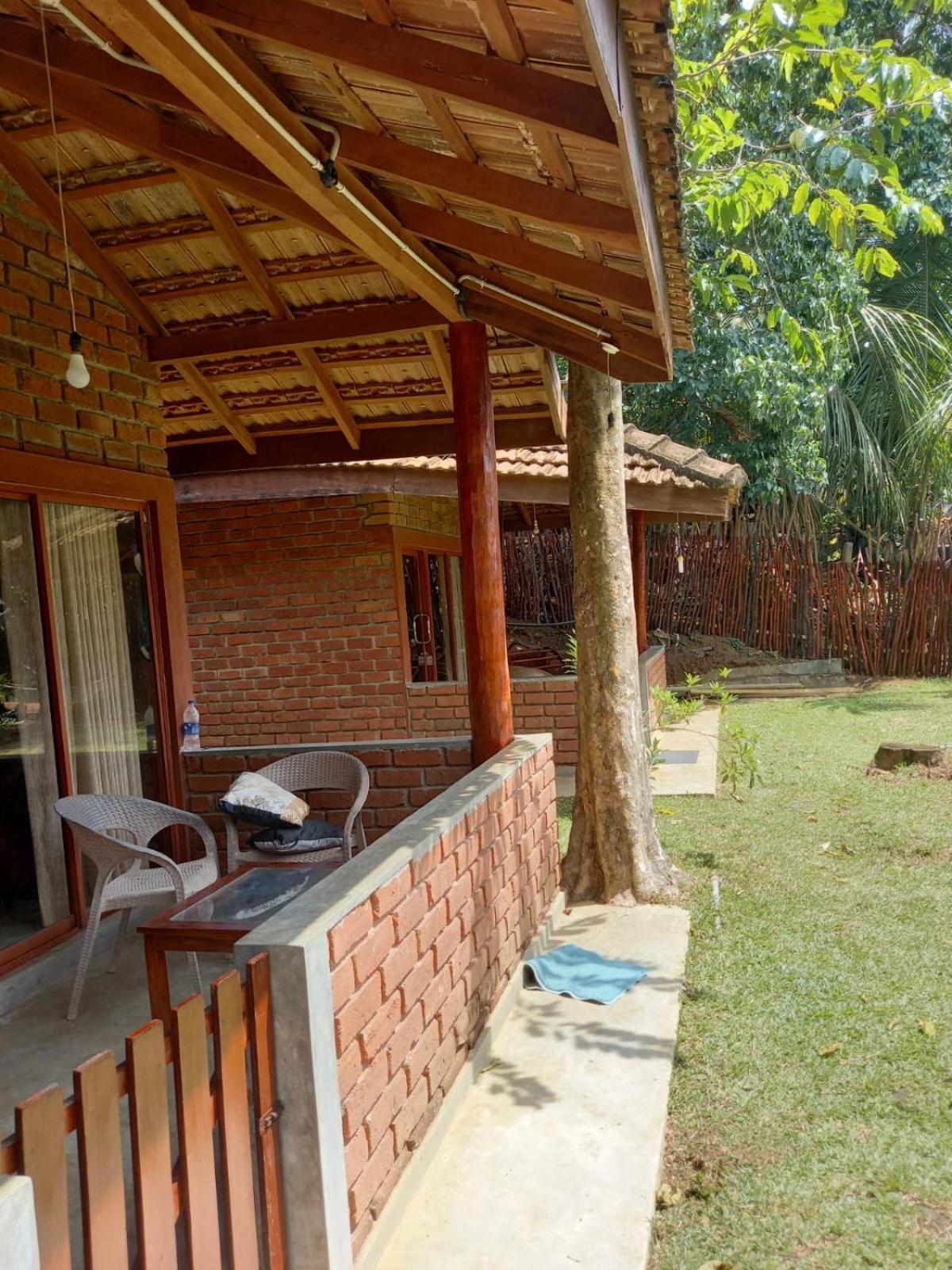 Click Hiriketiya Hotel Dikwella Exterior foto