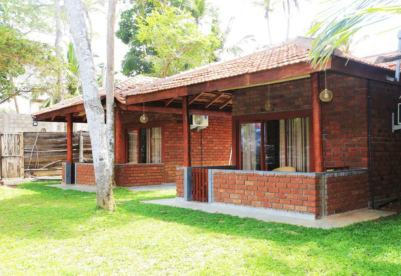 Click Hiriketiya Hotel Dikwella Exterior foto